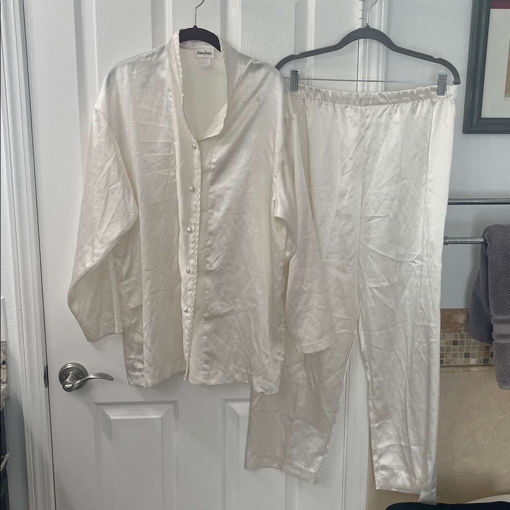 Neiman Marcus Off-White pajamas